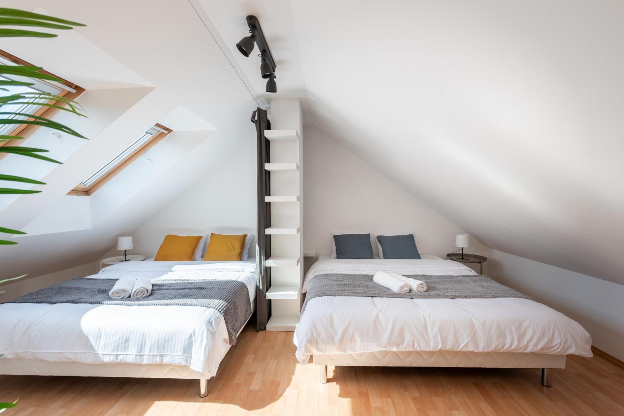 2-level With Large Balcony Апартаменты Прага